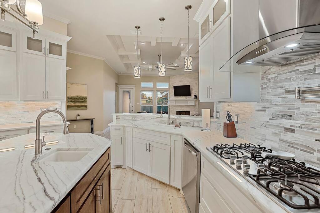 Luxurious Coastal Retreat Brand New 4Br Home With Fast Wifi, 15 Min To Beach! コーパスクリスティ エクステリア 写真
